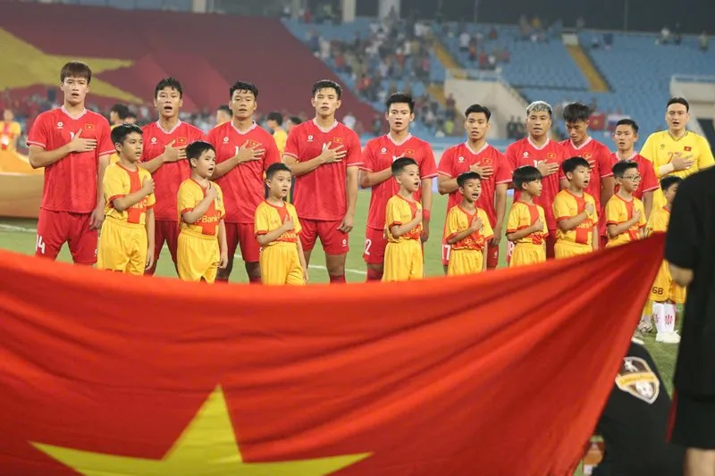 diem-tin-bong-da-79-arsenal-nhan-tin-xau-tu-tru-cot-doi-tuyen-viet-nam-tut-hang-fifa 12