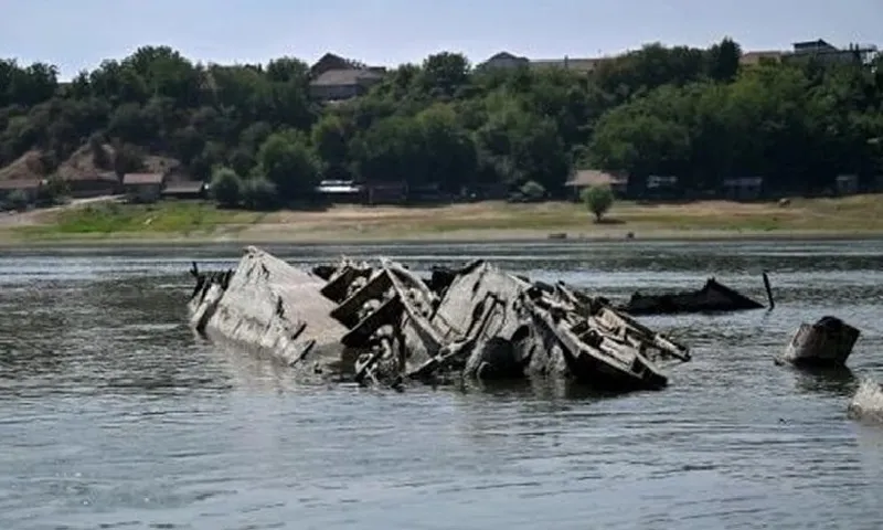 Trục vớt các xác tàu chiến Đức quốc xã gây cản trở lưu thông tàu bè trên sông Danube
