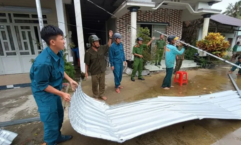 Kiên Giang: Giông lốc phá hủy 38 nhà, gần 1.450ha lúa thiệt hại