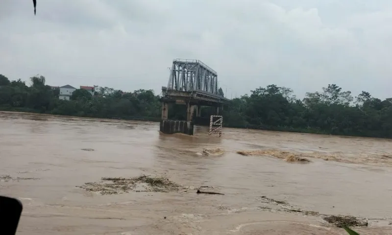 Phú Thọ: Đã tìm thấy 3 nạn nhân trong vụ sập cầu Phong Châu