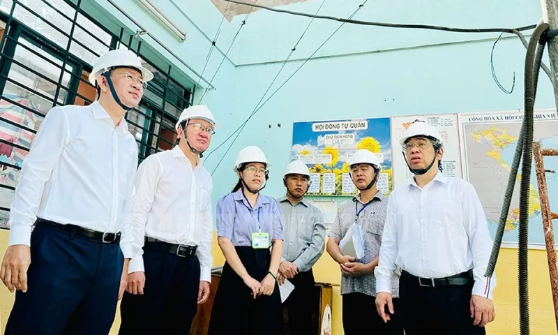 Lãnh đạo TPHCM thăm Trường Tiểu học Lý Nhơn sau sự cố tốc mái