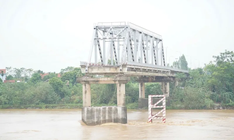 Nguyên nhân ban đầu vụ sập cầu Phong Châu