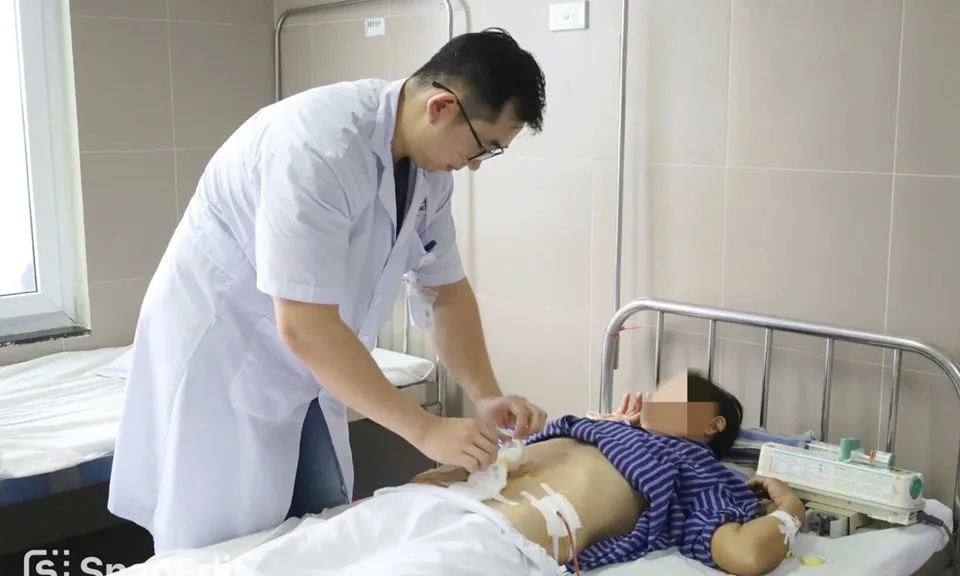 2 phụ nữ vỡ đại tràng do tự thụt tháo tại nhà