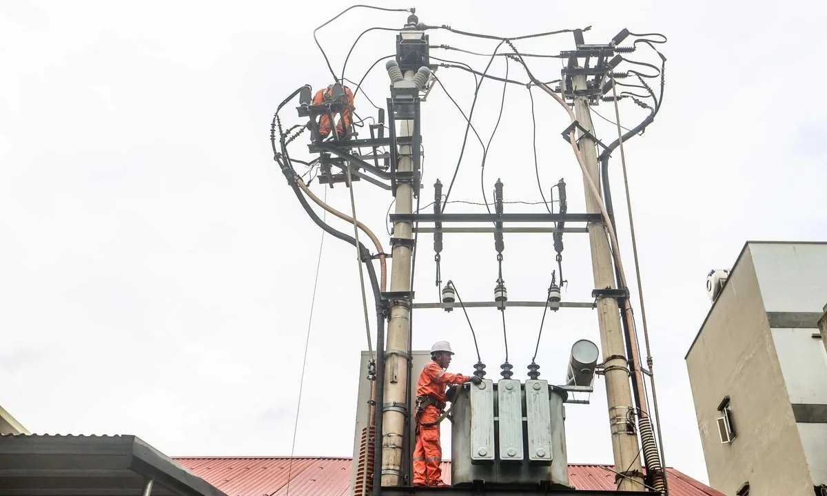 Tạm đình chỉ chức vụ giám đốc Điện lực thành phố Hạ Long