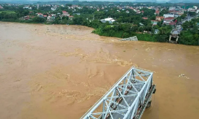 sập cầu phong châu