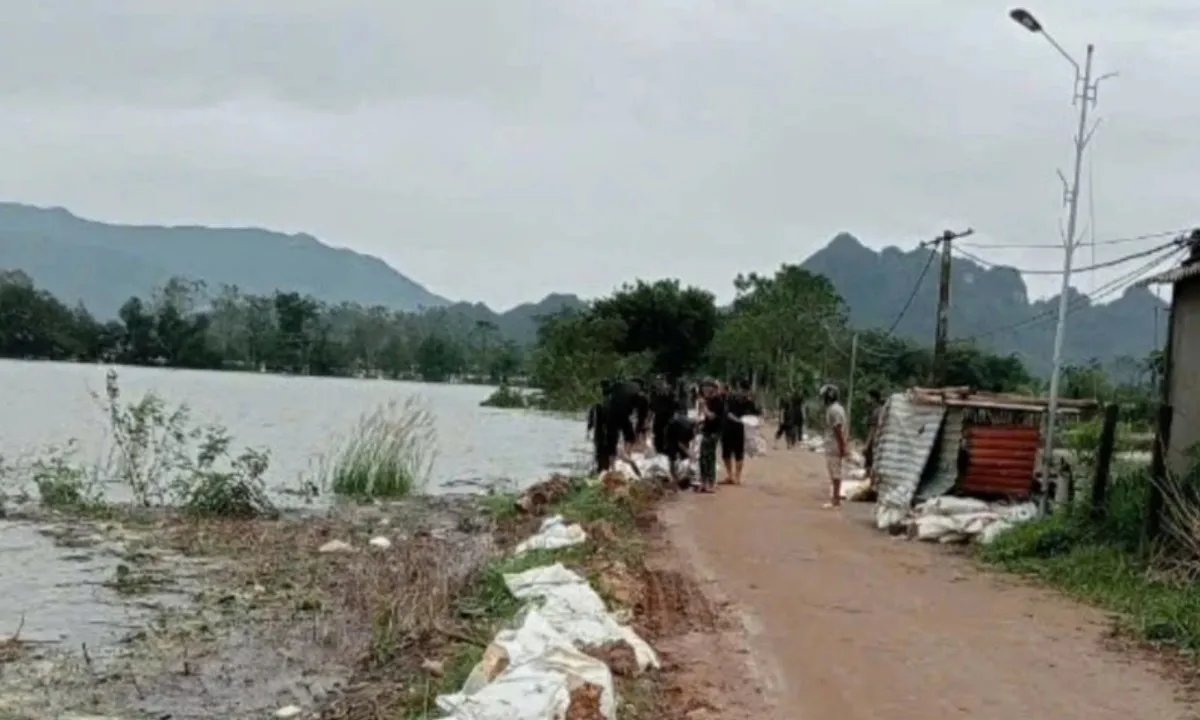 Thủ tướng yêu cầu đảm bảo an toàn đê điều, sẵn sàng lực lượng khi có sự cố
