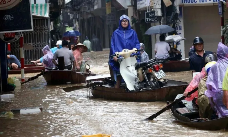 Lũ trên sông Hồng tại Hà Nội cách báo động 3 khoảng 0,15m tối 11/9