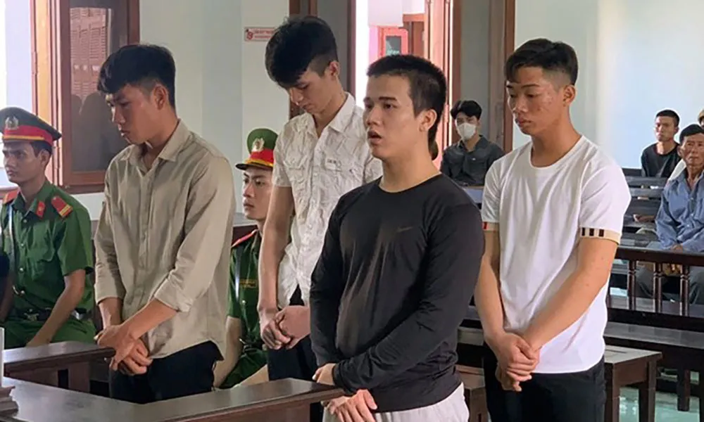 Bốn thanh niên vào tù vì rượt đuổi đánh nhau