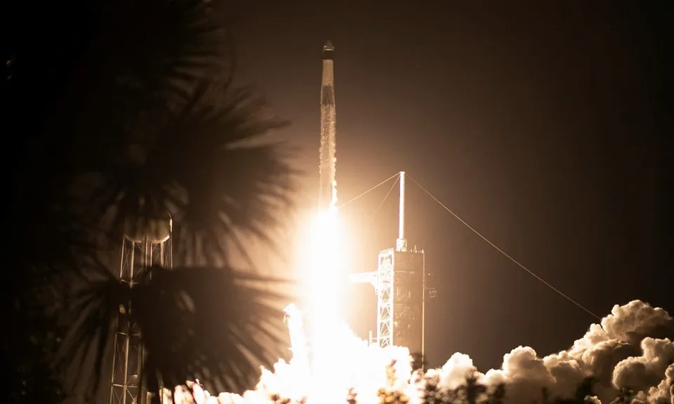 SpaceX thực hiện sứ mệnh đi bộ ngoài không gian lịch sử