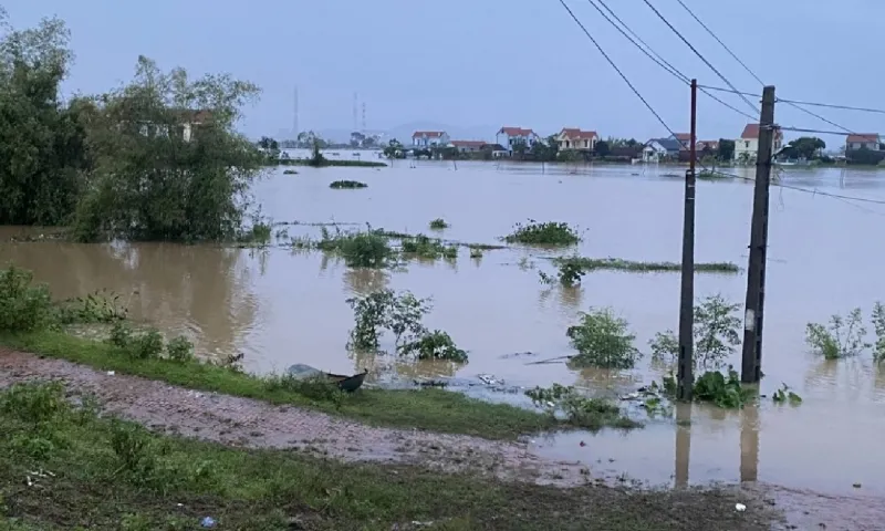 Hơn 100 hộ gia đình ở Gia Bình, Bắc Ninh bị cô lập do ngập úng