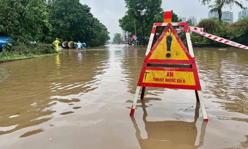 Cho phép xe máy, xe buýt đi trên làn cao tốc Đại lộ Thăng Long