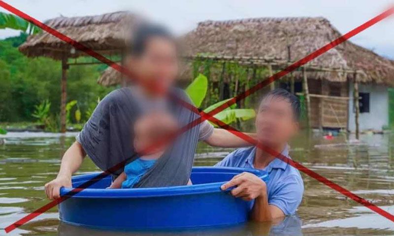 Tấm ảnh chồng đưa vợ, con chạy lũ là sản phẩm dàn dựng
