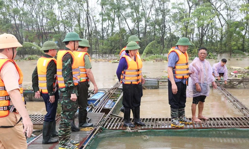 Phó Thủ tướng Thường trực Nguyễn Hòa Bình thị sát, kiểm tra công tác phòng, chống lũ tại Hà Nam