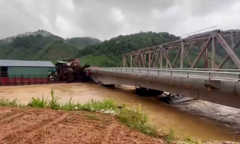 Yên Bái: Cấm xe tải trên 5 tấn lưu thông qua cầu Tô Mậu