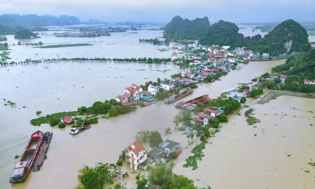 Cập nhật: mực nước sông Hoàng Long ở Ninh Bình đang giảm chậm, vẫn còn trên báo động 3