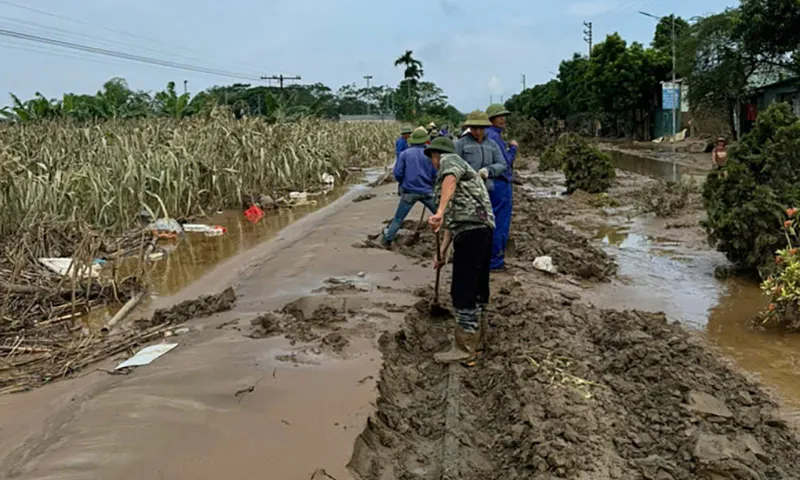 Đường sắt từ Hà Nội đi các tỉnh bị hư hỏng nặng do bão lũ