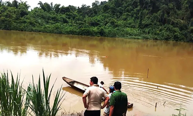 Đi bẫy chim, 3 thanh niên bị chìm xuồng, 1 người mất tích