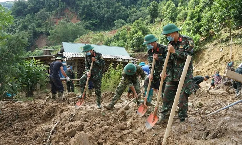 Né tránh nhiệm vụ phòng chống bão lũ, 2 lãnh đạo xã bị tạm đình chỉ công tác