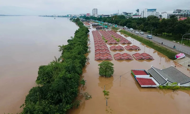 Mực nước sông Mekong ngày 139 tại công viên Donchan, thủ đô Vientiane của Lào.