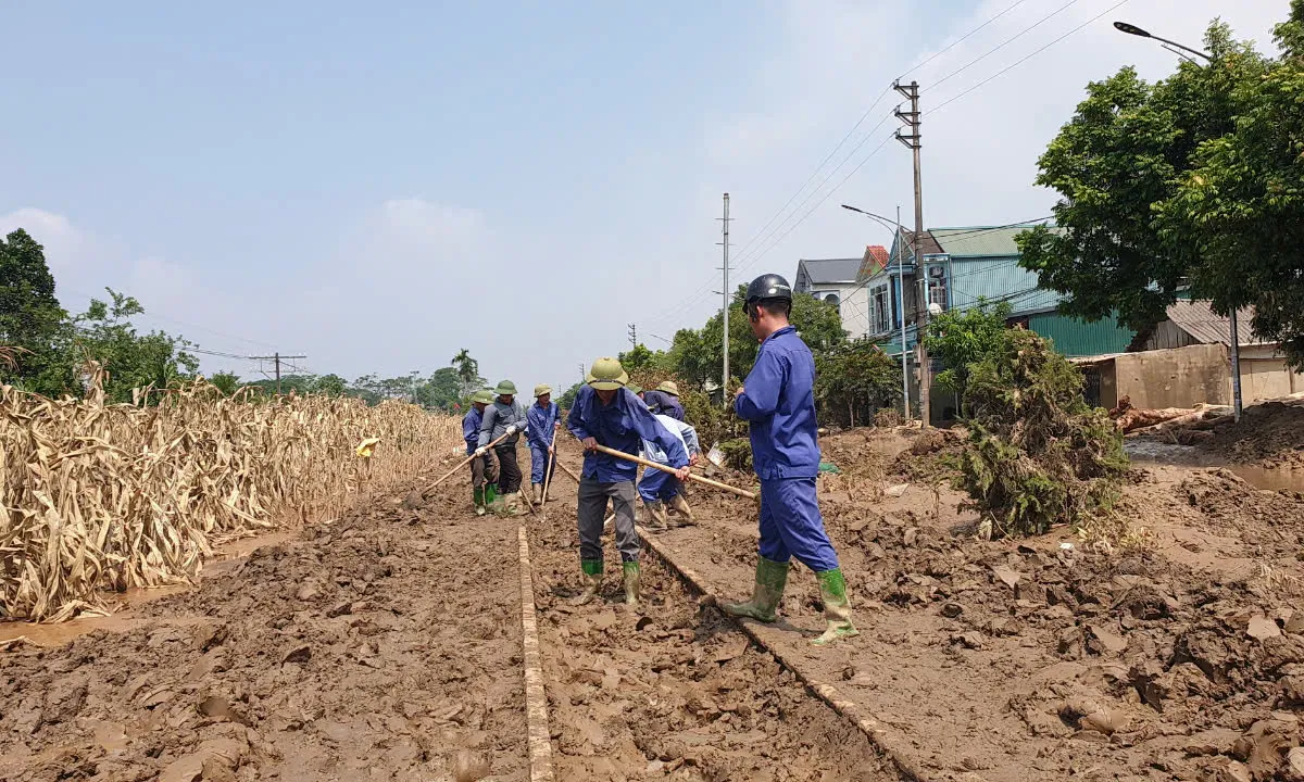 Khôi phục giao thông trên tuyến đường sắt Yên Viên - Lào Cai 