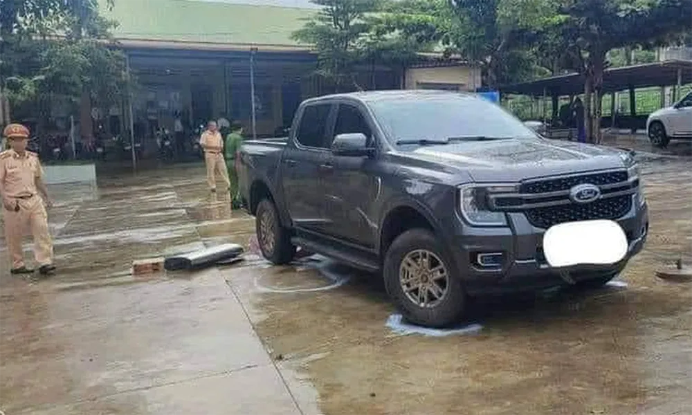 Tạm giữ hình sự phụ huynh lùi xe tại trường học làm bé gái lớp 2 thiệt mạng