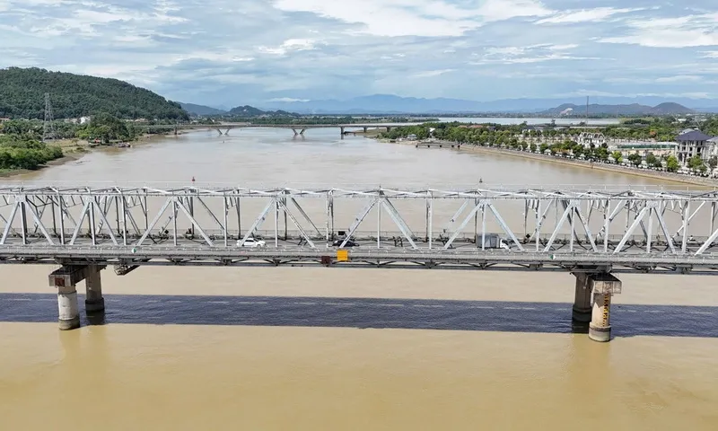 Kiểm tra chất lượng an toàn cầu Bến Thủy 1 và cầu Linh Cảm