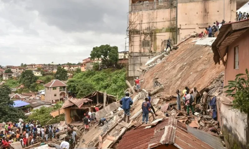 Hiện trường vụ sập tòa nhà Sierra Leone    Barrons