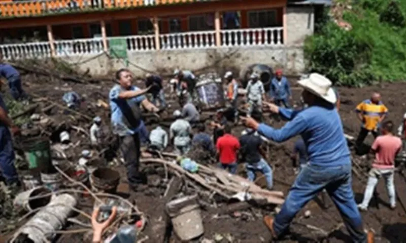 Mexico: Sạt lở đất vùi lấp nhiều ngôi nhà, 9 người chết