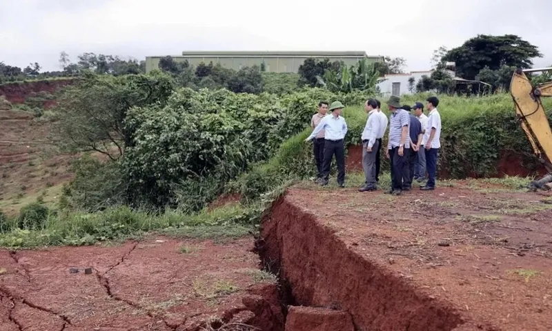 Đắk Nông: Tập trung xử lý lún nứt ven Quốc lộ 14 tại huyện Đắk Rlấp