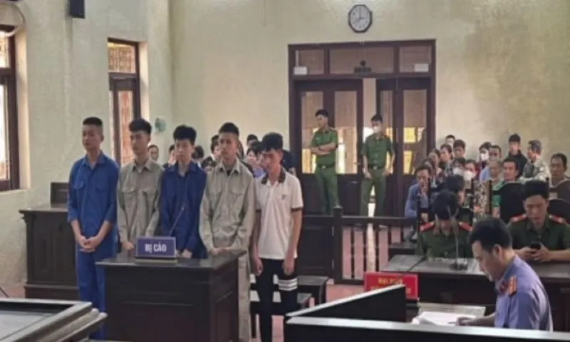 4 thiếu niên Hải Dương lãnh án vì chặn đường cướp xe