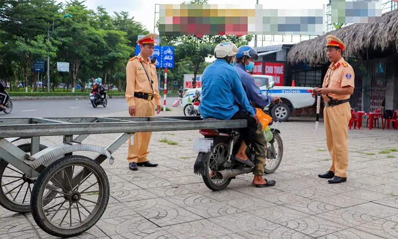 CSGT Cần Thơ ra quân xử lý xe kéo, xe tự chế 3, 4 bánh