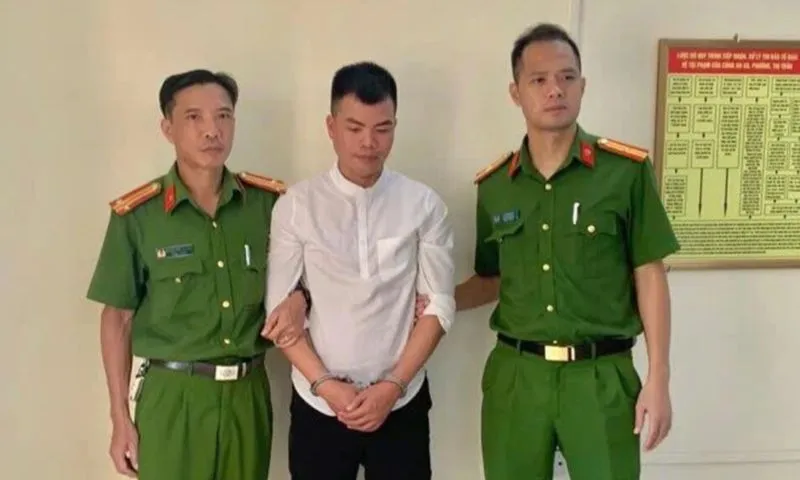 Bắt đối tượng truy nã đặc biệt nguy hiểm giả danh hướng dẫn viên du lịch