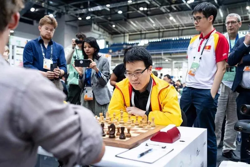 Lê Quang Liêm không thể tạo bất ngờ trước vua cờ Carlsen - Ảnh: internet