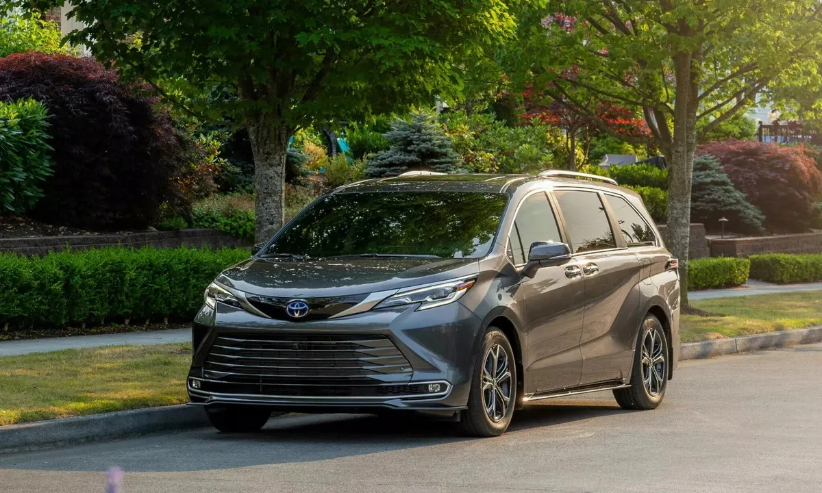 Toyota Sienna 2025: Cập nhật đột phá với công nghệ bảo vệ trẻ em và tiện nghi hiện đại