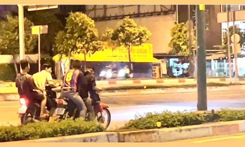 Xử lý nhóm thanh niên lạng lách, bốc đầu xe gây náo loạn trên đường Phạm Văn Đồng