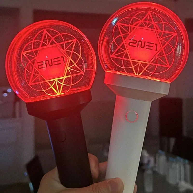 2ne1-cong-bo-lighstick-moi-nhung-fan-lai-ngan-ngam004