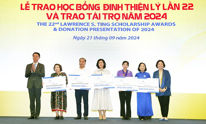Quỹ Đinh Thiện Lý trao học bổng và tài trợ hơn 7 tỷ đồng