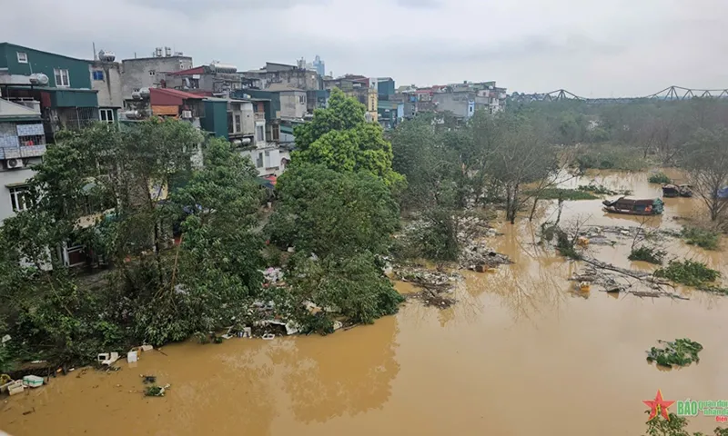 Khu vực ngoài đê sông Hồng ngập lụt do ảnh hưởng của mưa lũ sau bão số 3.