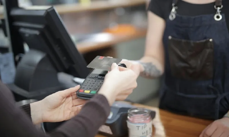 Australia: Nhà hàng lén tính tiền tip gây bất bình