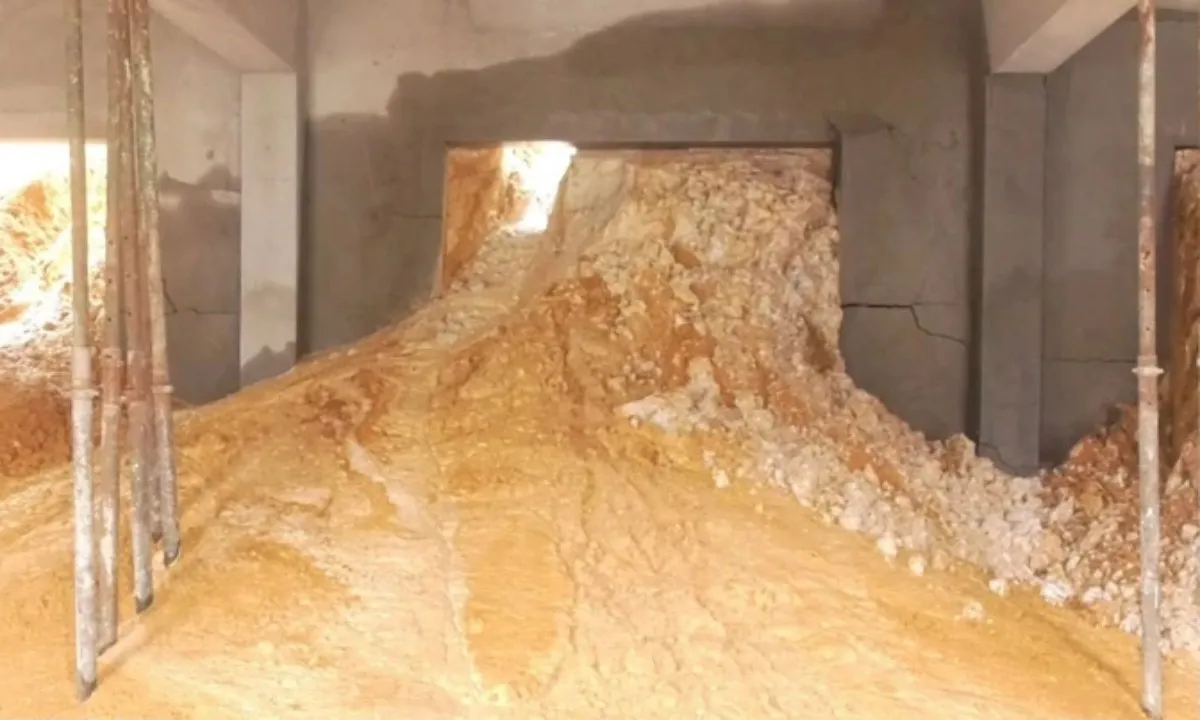 Thanh Hóa: Di dời khẩn cấp 300 học sinh do sạt lở tại Trường THCS Lâm Phú