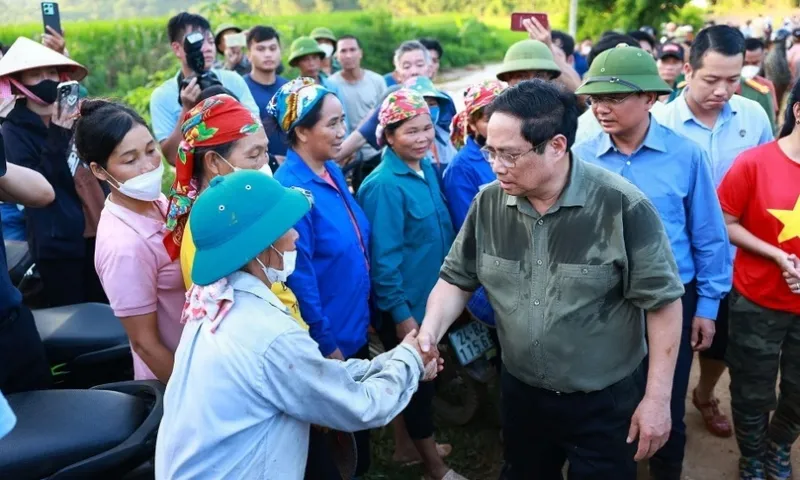 Khẩn trương khắc phục hậu quả bão lũ, nhanh chóng ổn định đời sống nhân dân