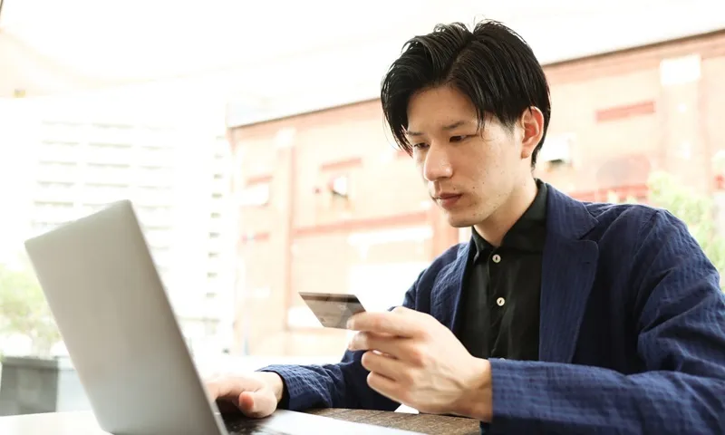 Tình trạng nợ nần đáng lo ngại ở giới trẻ Nhật