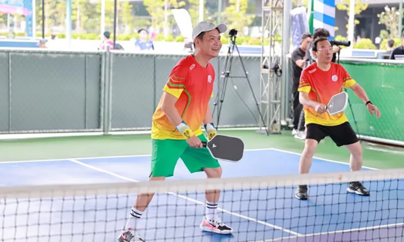 Lãnh đạo TPHCM thi đấu giải Pickleball, quyên góp cho nạn nhân bão số 3