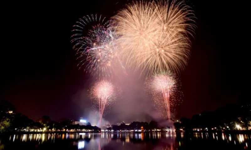 Phao hoa giai phong thu do