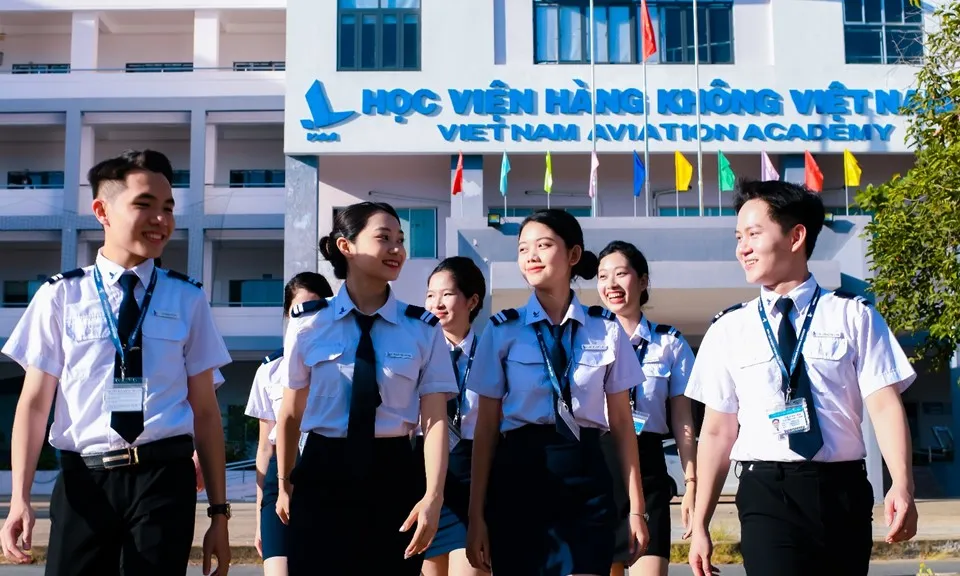 Học viện Hàng không Việt Nam ủng hộ đồng bào vùng lũ gần 1 tỷ đồng