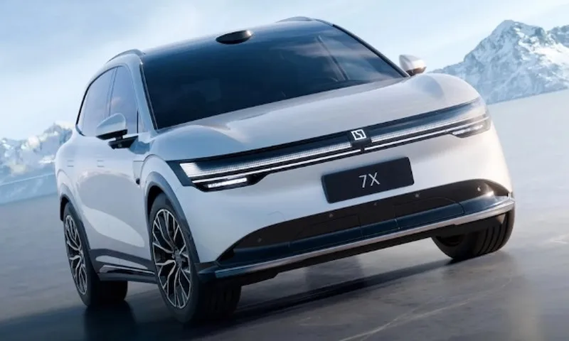 Độc đáo mẫu SUV Trung Quốc được tính hợp công cụ phá kính