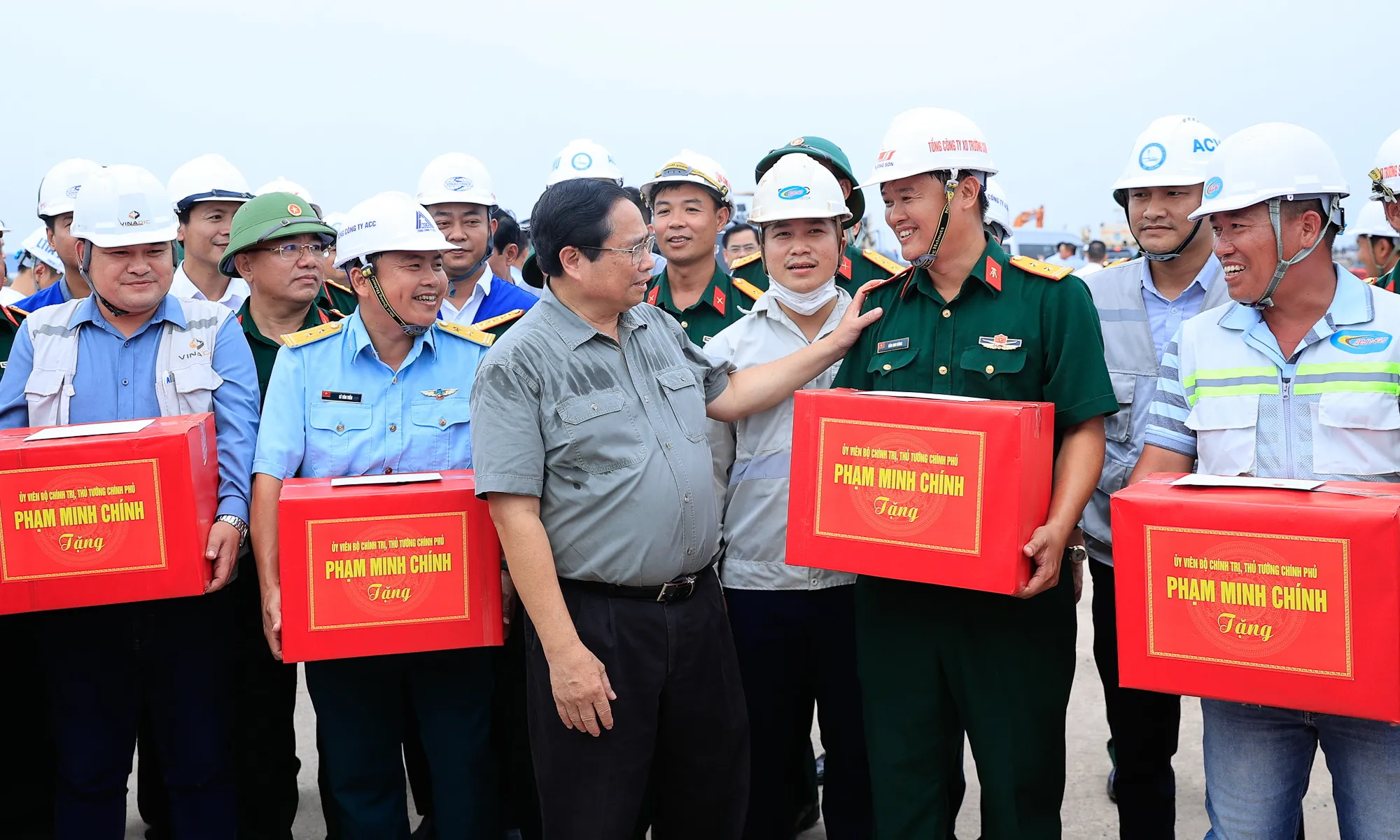 Thủ tướng thị sát dự án sân bay Long Thành: biểu dương các kỹ sư, công nhân đang ngày đêm làm việc