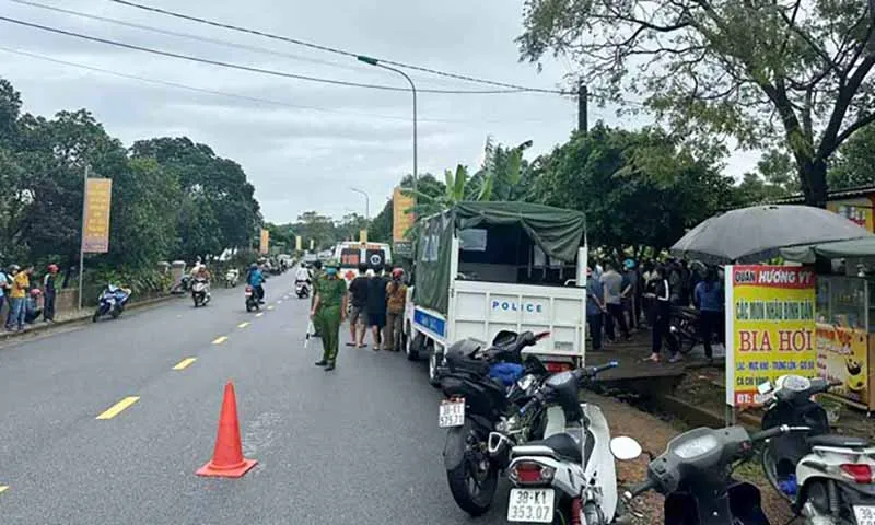 Chạy xe máy lao vào tường, nam thanh niên tử vong