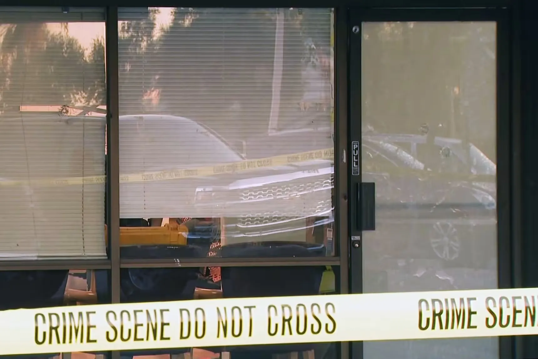 240924-Shots-fired-at-Kamala-Har (1)