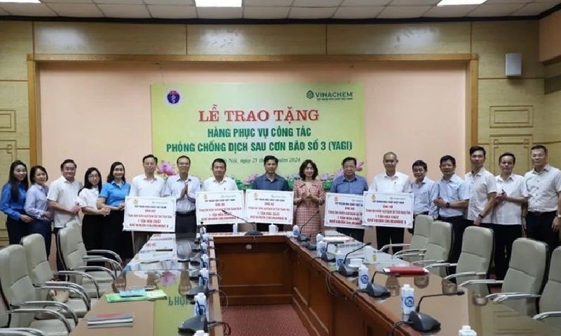 Bộ Y tế tiếp nhận 5 tấn Cloramine B để khắc phục hậu quả bão lũ